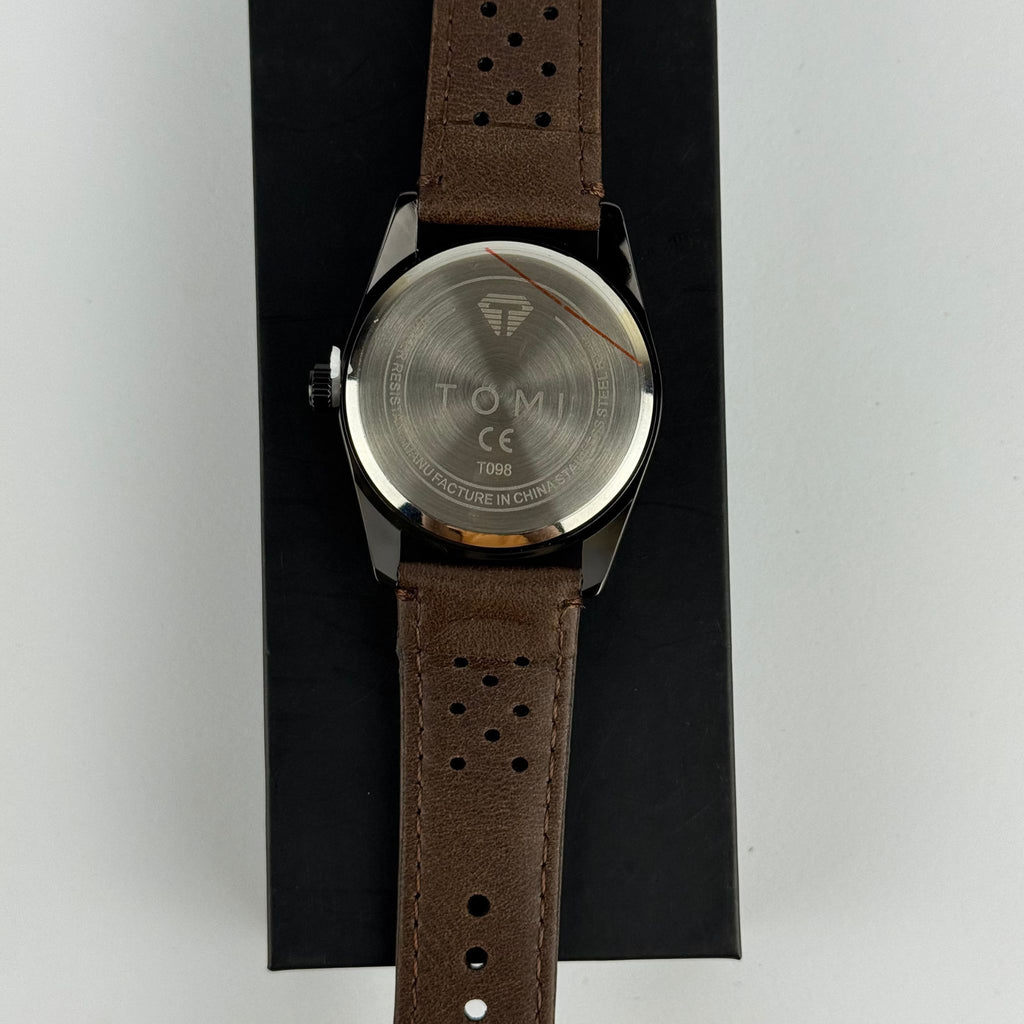 Timeless Style with Modern Precision – Men's Analog Watch with Date Display