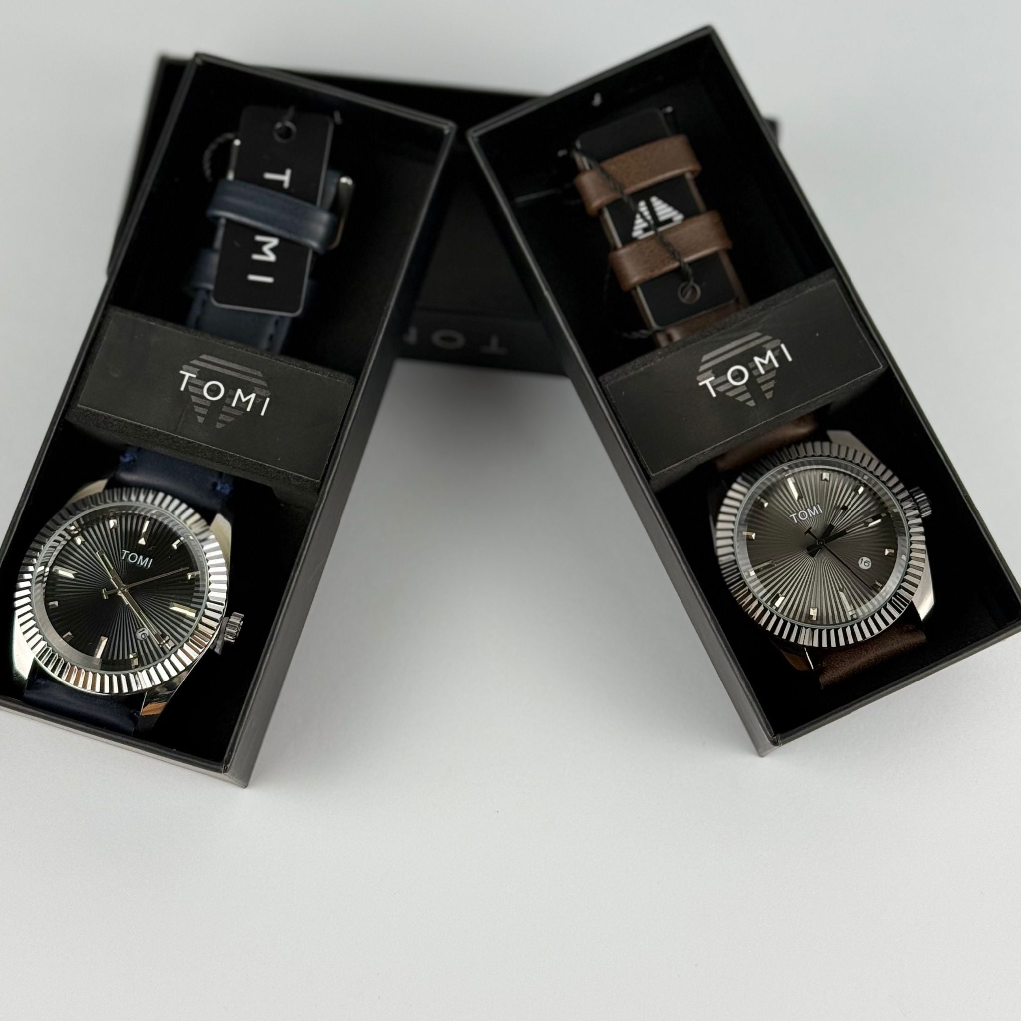 Timeless Style with Modern Precision – Men's Analog Watch with Date Display